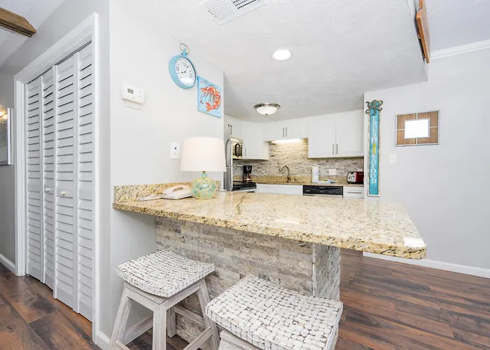 Island Winds East 708 Apartment *