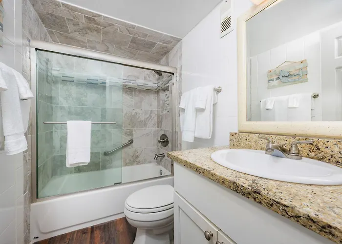 Island Winds East 708 Apartment