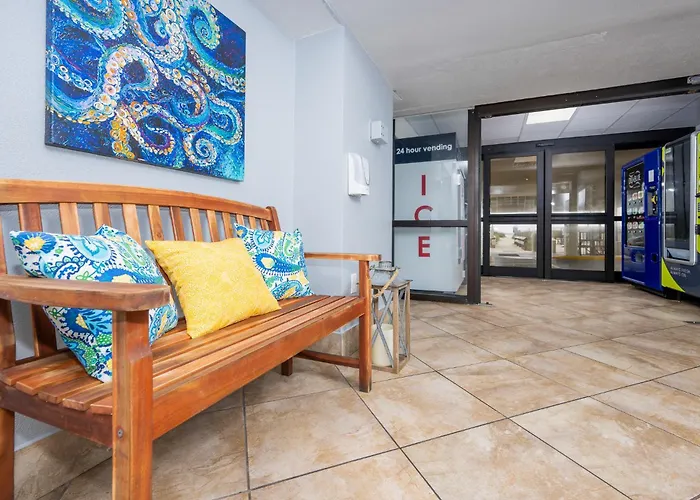 Apartment Island Winds East 708