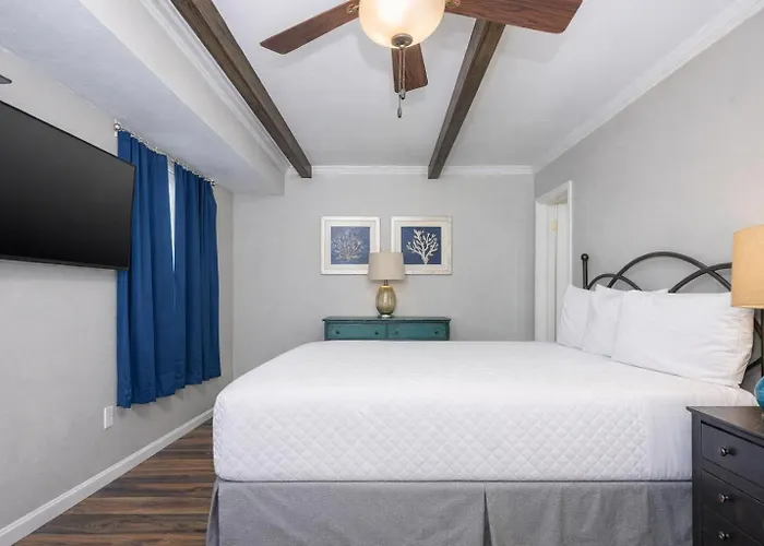 Island Winds East 708 Apartment