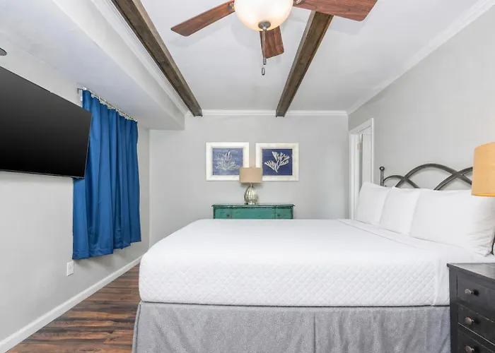 Island Winds East 708 Apartment